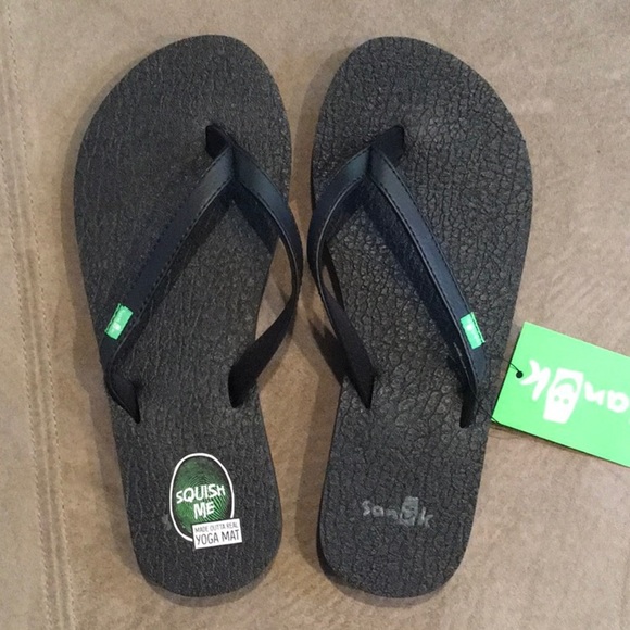 Sanuk yoga spree flip flops, so comfy! - Picture 2 of 3